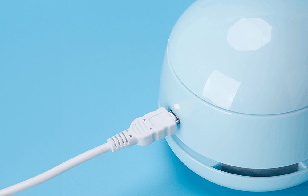 Mini aspirator de birou fără fir cu incarcare micro USB